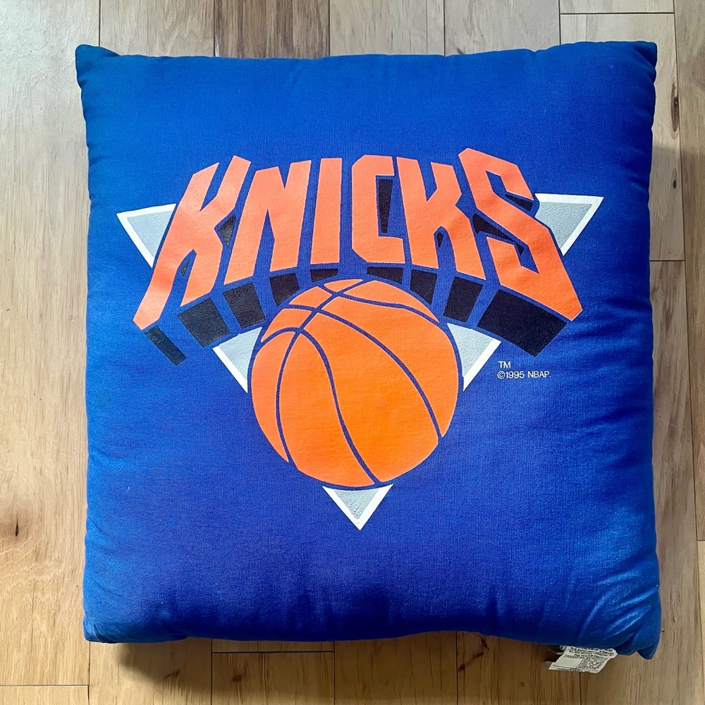VINTAGE 1995 NEW YORK KNICKS BASKETBALL PILLOW